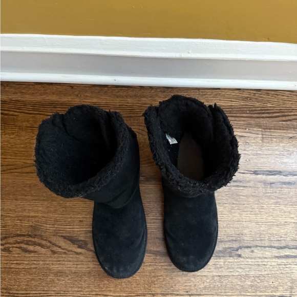 Koolaburra Black Winter Boots - Picture 3 of 4